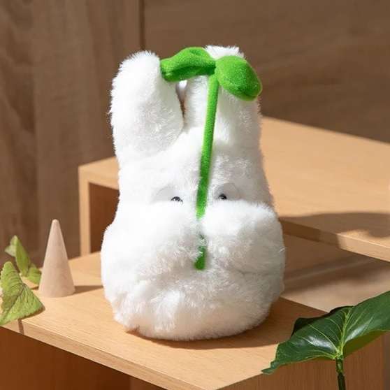 My Neighbor Totoro Nakayoshi White Plush With Leaf